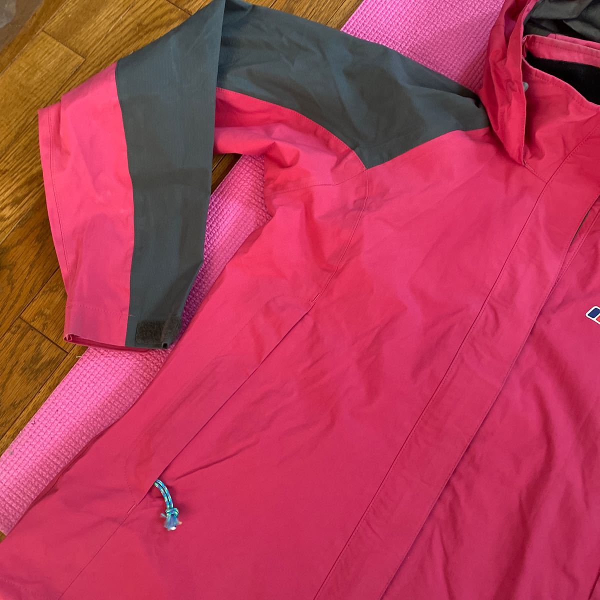 ◆berghaus バーグハウス GORE-TEX ARCOBALENO ナイロンジャケット 10号 SMサイズ相当 USED品◆ピンクグレーの画像4