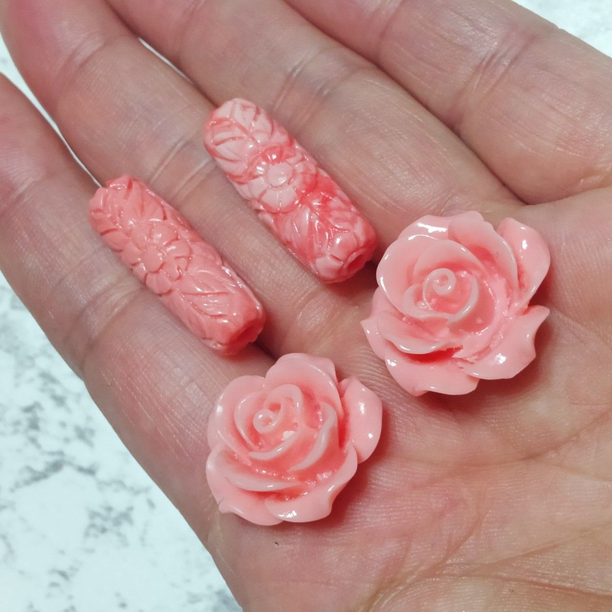 薔薇 練り珊瑚 ビーズ 貫通穴あり ピンク 彫刻 カービング お花 パーツ 天珠 