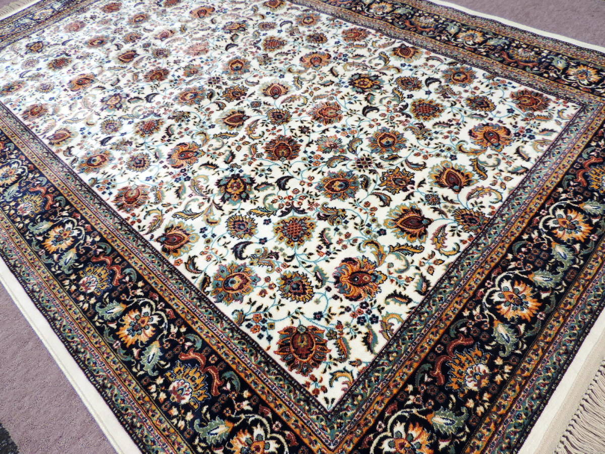 ペルシャ絨毯の本場から美しい色柄のシルク調高級ウィルトン織り高密度