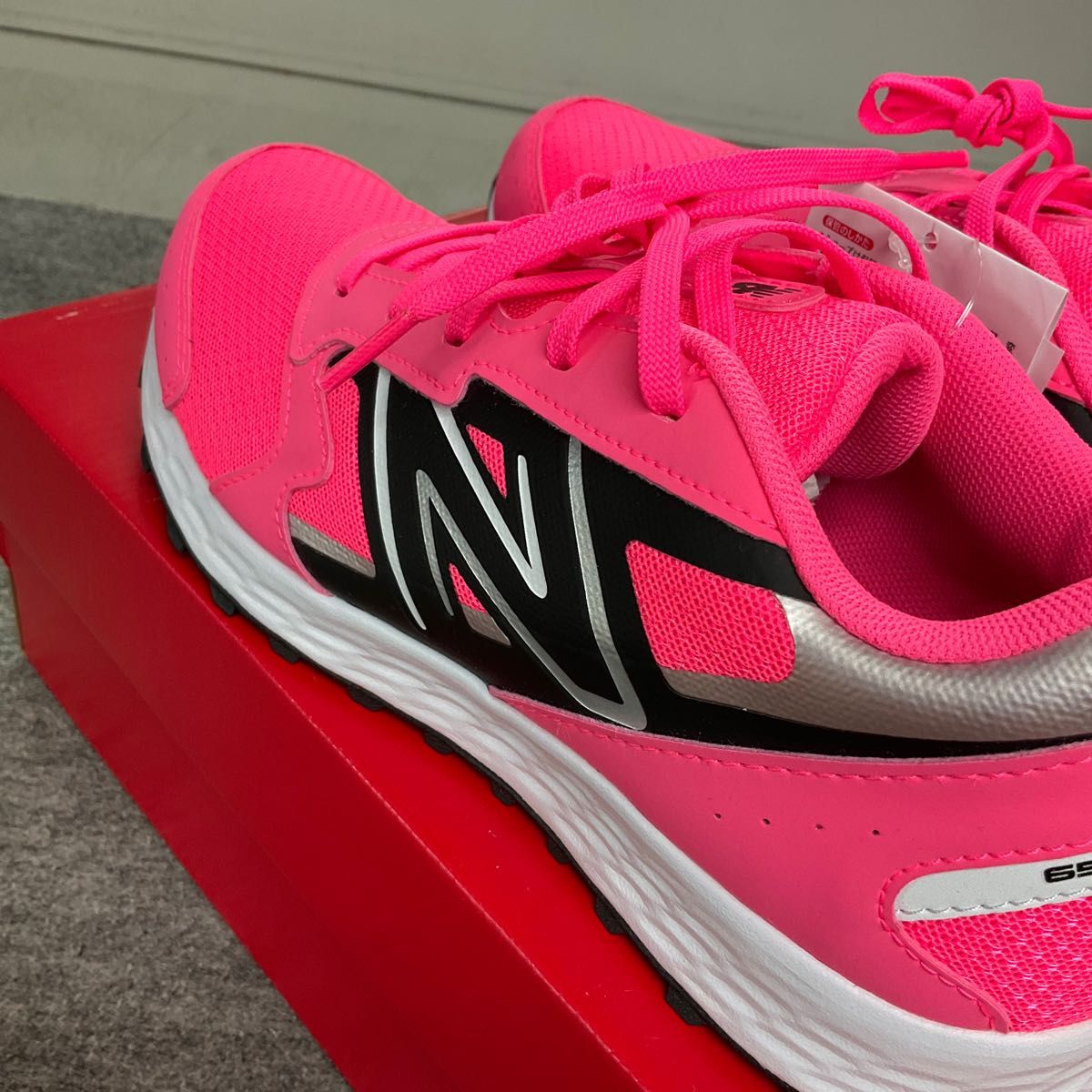 ニューバランス　レディース　スニーカー　ジョギング　ランニングシューズ　ピンク　新品　24