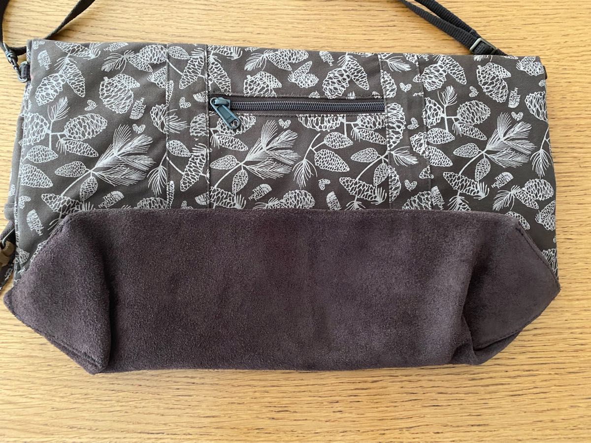 新品 ノースフェイス 2way ショルダー クラッチ バッグ ホワイト 新品 ノースフェイス 2way ショルダー クラッチ バッグ ホワイト