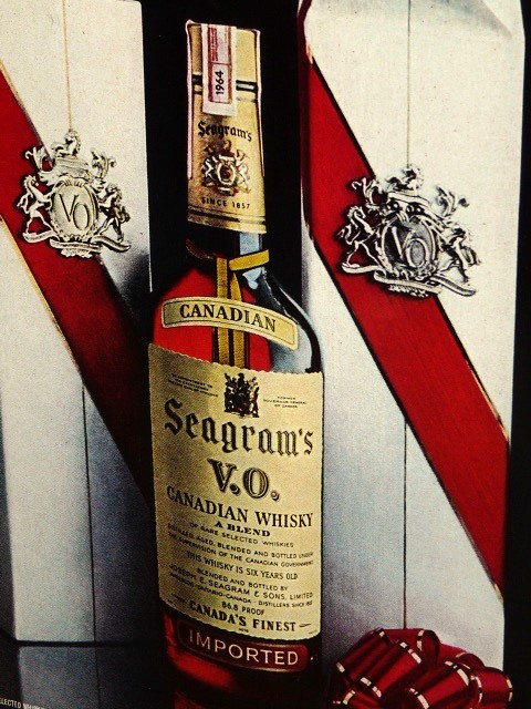 1971年 USA 70s 洋書雑誌広告 額装品 Seagram's V.O. Whisky シーグラム VO (A4size) / 検索用 AD 店舗 ガレージ 看板 装飾 ディスプレイ _画像4