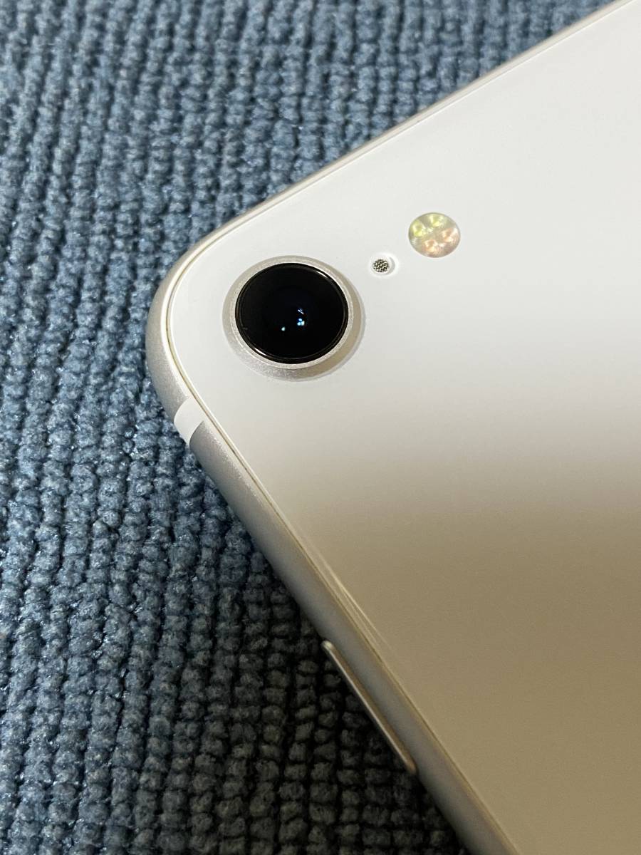 注目ショップ・ブランドのギフト iPhone se2 white 64GB 美品