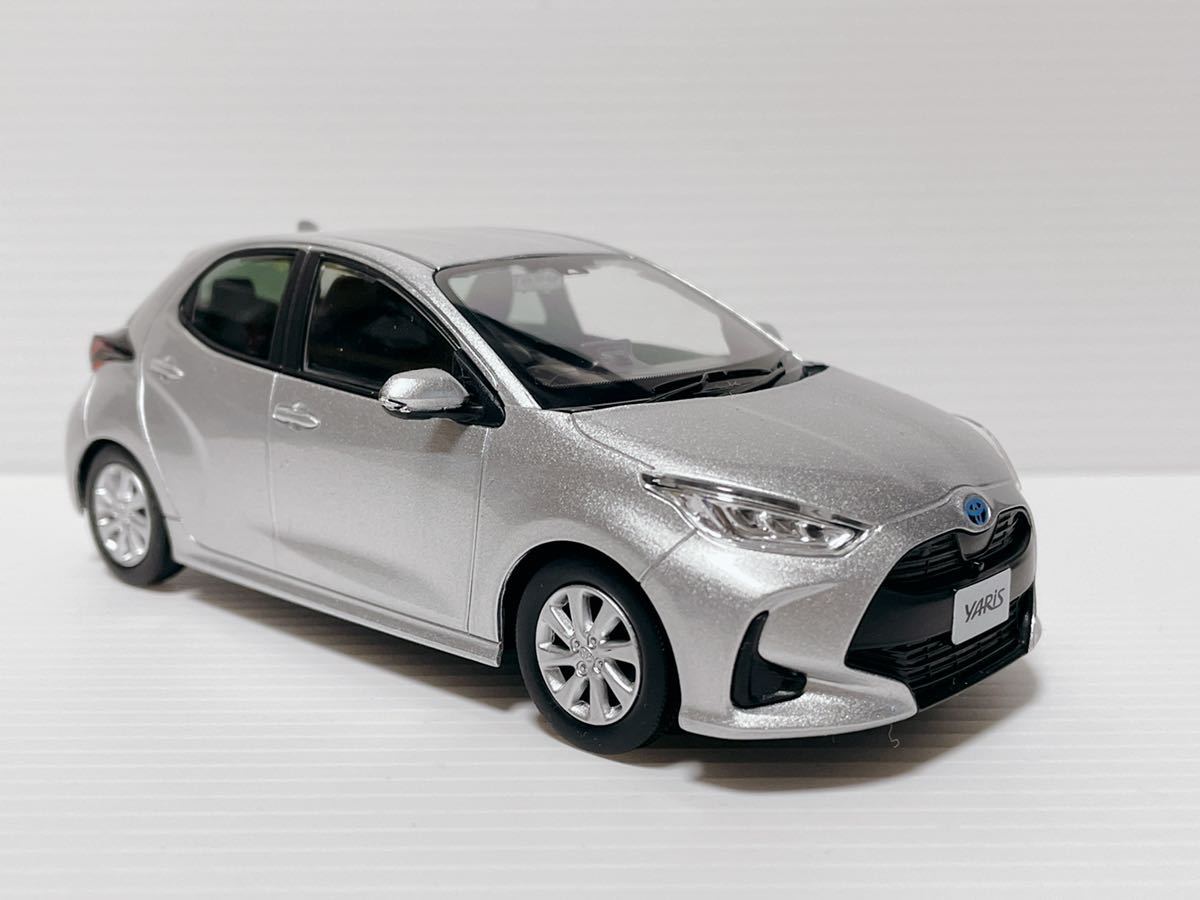 ★匿名取引・送料無料 非売品 トヨタ 新型ヤリス YARIS 1/30 カラーサンプル ミニカー 1F7 シルバーメタリックの画像3