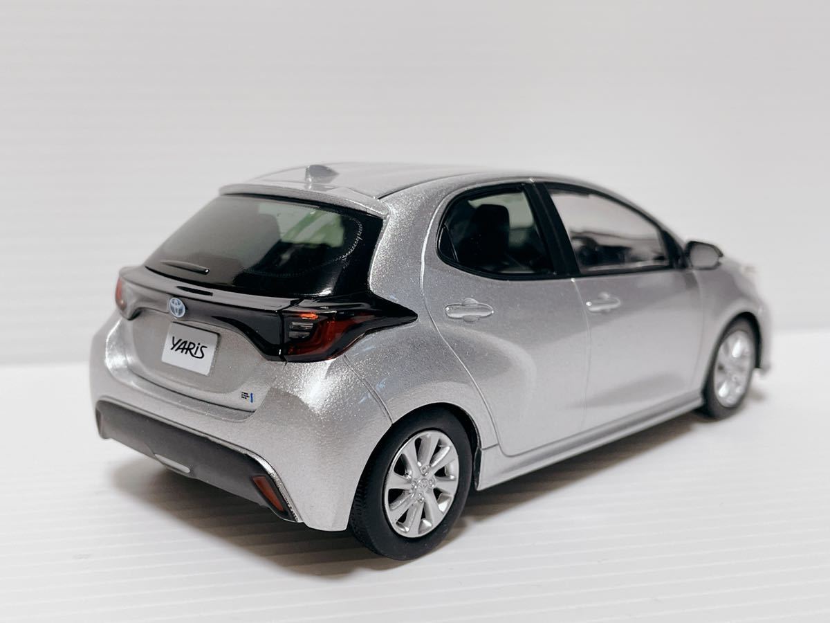 ★匿名取引・送料無料 非売品 トヨタ 新型ヤリス YARIS 1/30 カラーサンプル ミニカー 1F7 シルバーメタリックの画像4