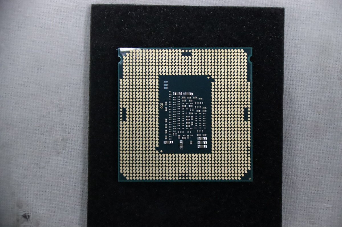 intel Core i3-6100T プロセッサー 3M キャッシュ 3.20 GHz SR2HE （ジャンク扱い)_画像2