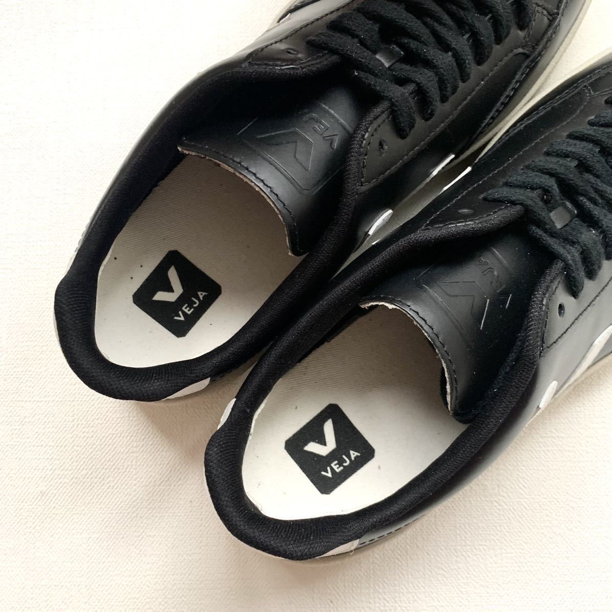 新品 VEJA ヴェジャ V-12 Leather レザー スニーカー 44 メンズ 黒 ブラック 白 ホワイト 28.5㎝ 定番 V12 送料無料_画像5