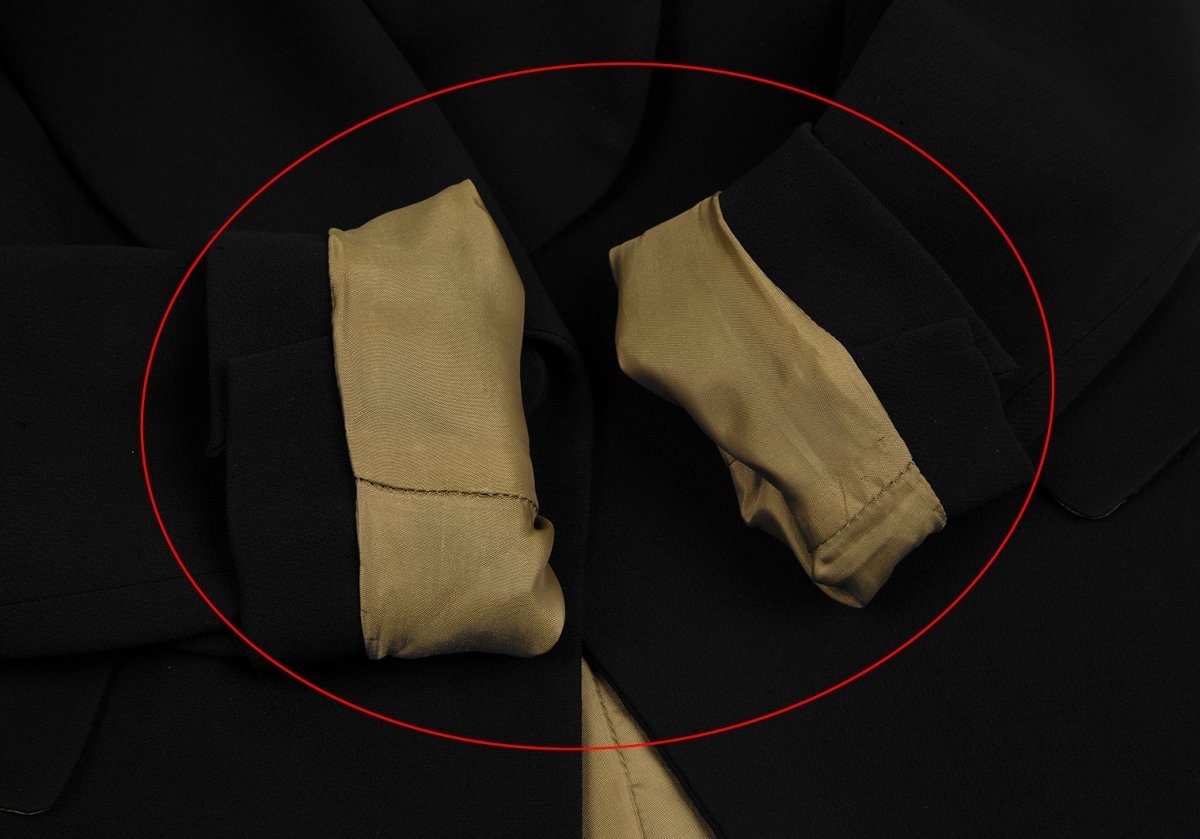 ジャンポールゴルチエ クラシック トリアセテートポリピークドラペル1Bジャケット 黒42_袖裏に汚れがあります。