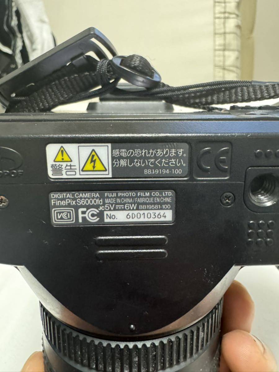 【便利な単三電池で使用可】フジフィルム Fujifilm Finepix S6000fd Fujinon 10.7x コンパクトデジタルカメラ _画像4