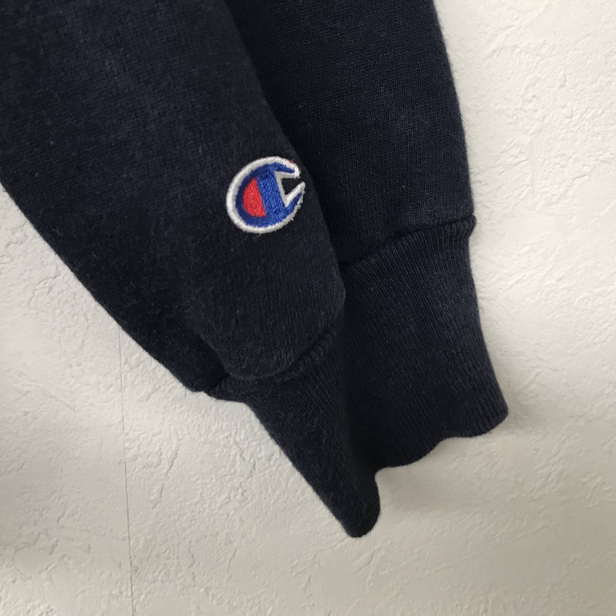 Champion 80s～90s USA製 青タグ チャンピオン メンズ スウェットパーカー ロゴ刺繍入り size M/L_画像2