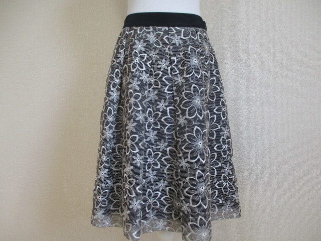 フランコフェラーロ FRANCO FERRARO 刺繍スカート 2 日本製 春 美品の画像1