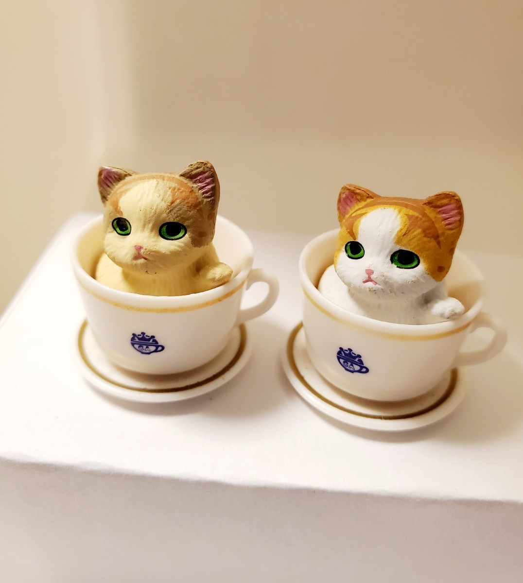 猫のフィギュア　ティーカップ猫　８点　猫の雑貨　HANAKO　遊園地　コーヒーカップ　ドールハウス