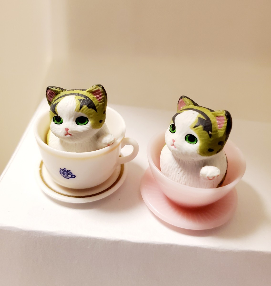 猫のフィギュア　ティーカップ猫　８点　猫の雑貨　HANAKO　遊園地　コーヒーカップ　ドールハウス