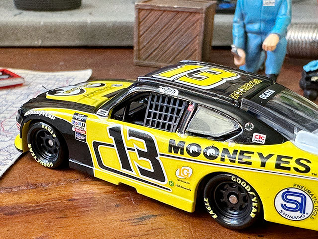 LIONEL×ムーンアイズ　NASCAR　トヨタ　スープラ　ムーンアイズ　オフィシャルダイキャストミニカー　1/64スケール_画像6