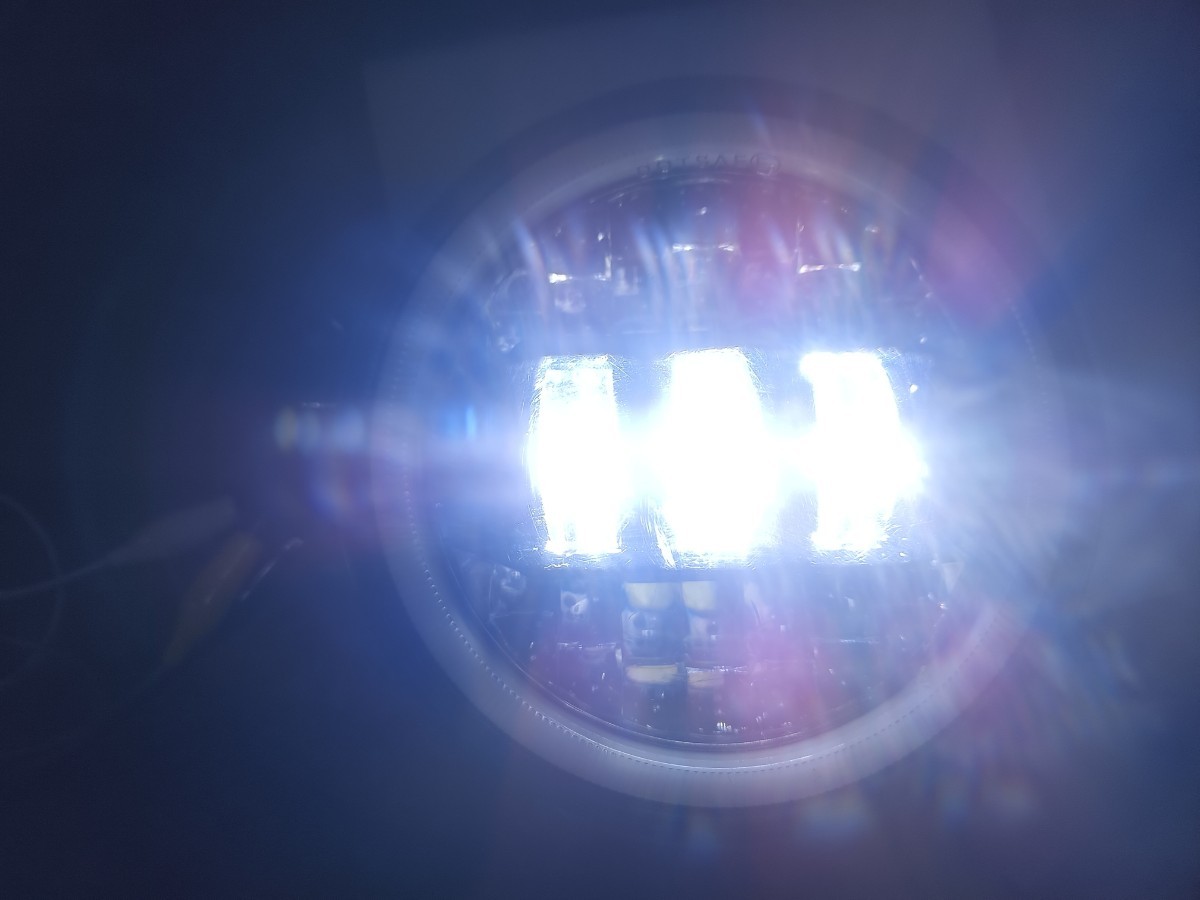 5.75” LED ヘッドライト ヘイロー（イカリング）付き　丸目四灯の旧車やハーレーなど　中古①_画像4
