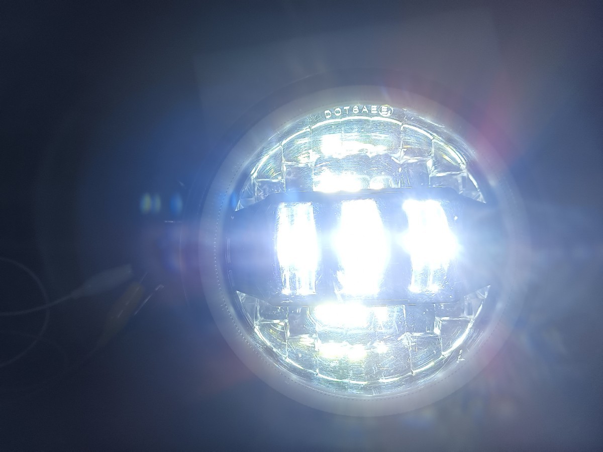 5.75” LED ヘッドライト ヘイロー（イカリング）付き　丸目四灯の旧車やハーレーなど　中古①_画像5