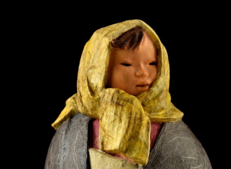 高品質の人気 【蔵A2949f】人形作家 雨宮英子 桐塑人形 「朝市にて