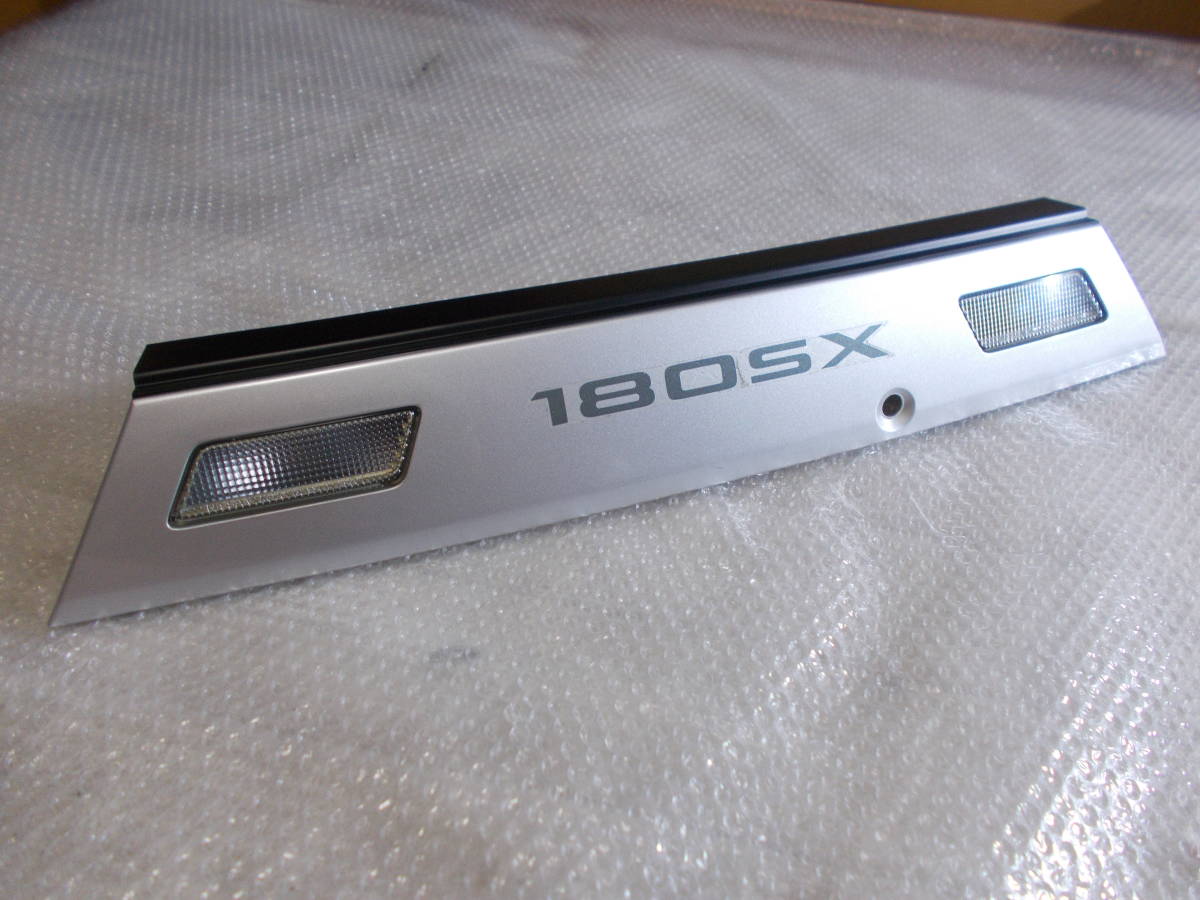 日産純正 180SX 後期型 リアガーニッシュ 色KL0 バック 日産純正 180SX 後期型 リアガーニッシュ 色KL0 バック