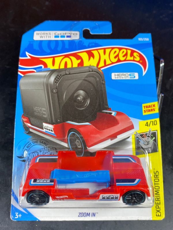 ホットウィール HOTWHEELS ZOOM IN GoPro HERO 5 ゴープロ アクセサリー アタッチメント 赤 カードしわ_画像1