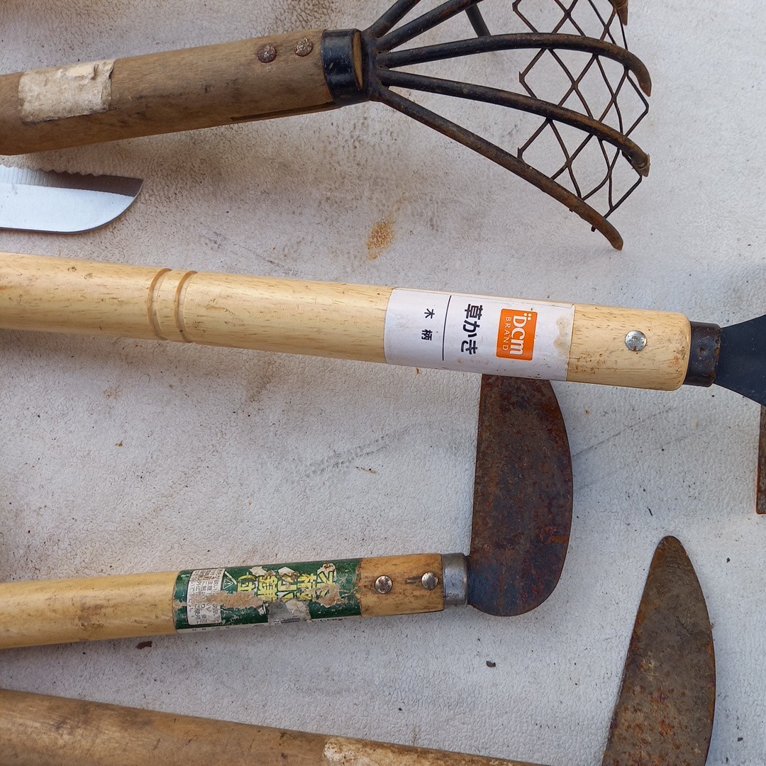  carpenter's tool farming implement sickle bear hand ... field garden . taking . together Yupack 80
