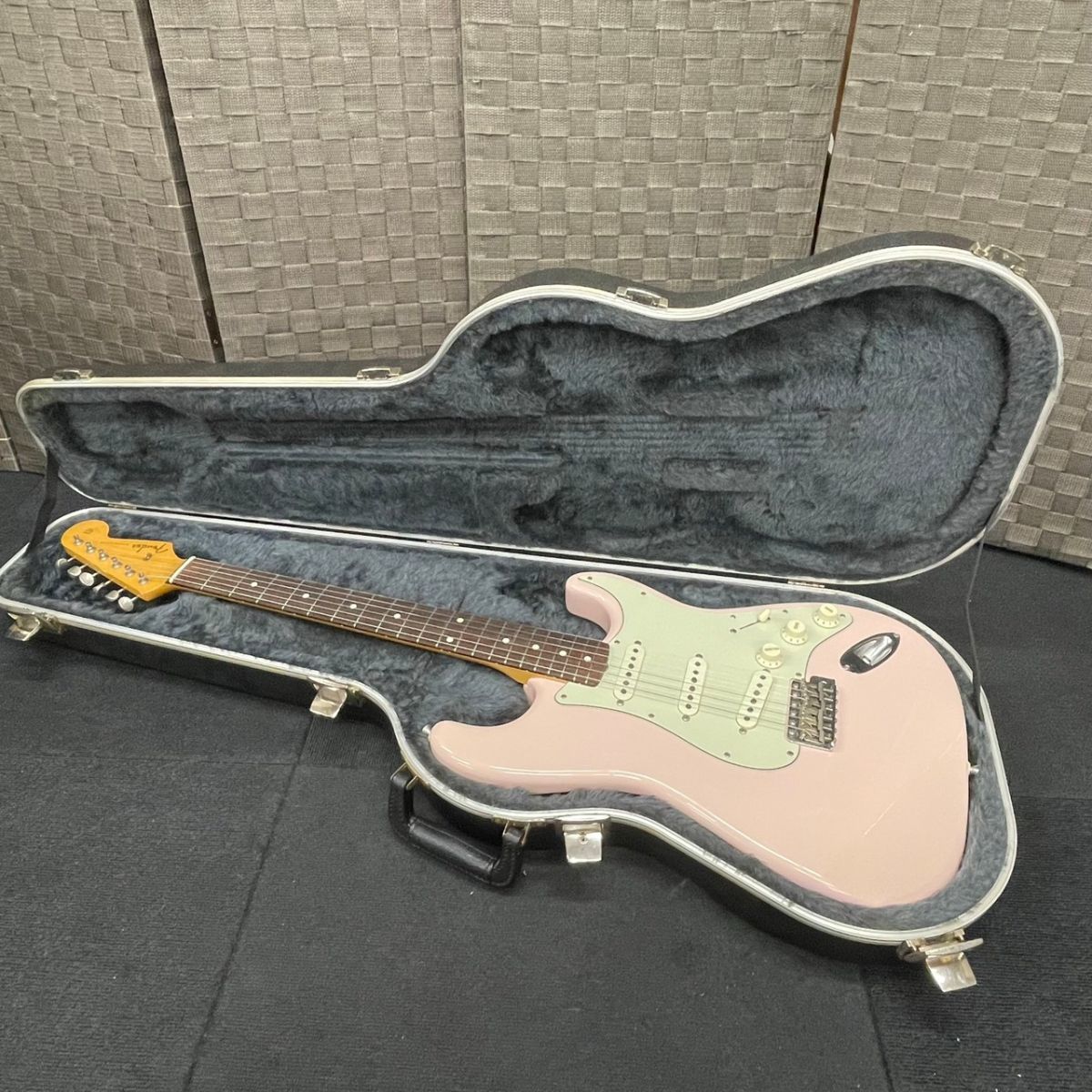 F810-I16-4635◆Fender Japan フェンダー ジャパン Stratocaster ストラトキャスター エレキギター 6弦 弦楽器 ハードケース付 音出しOK ③_画像1