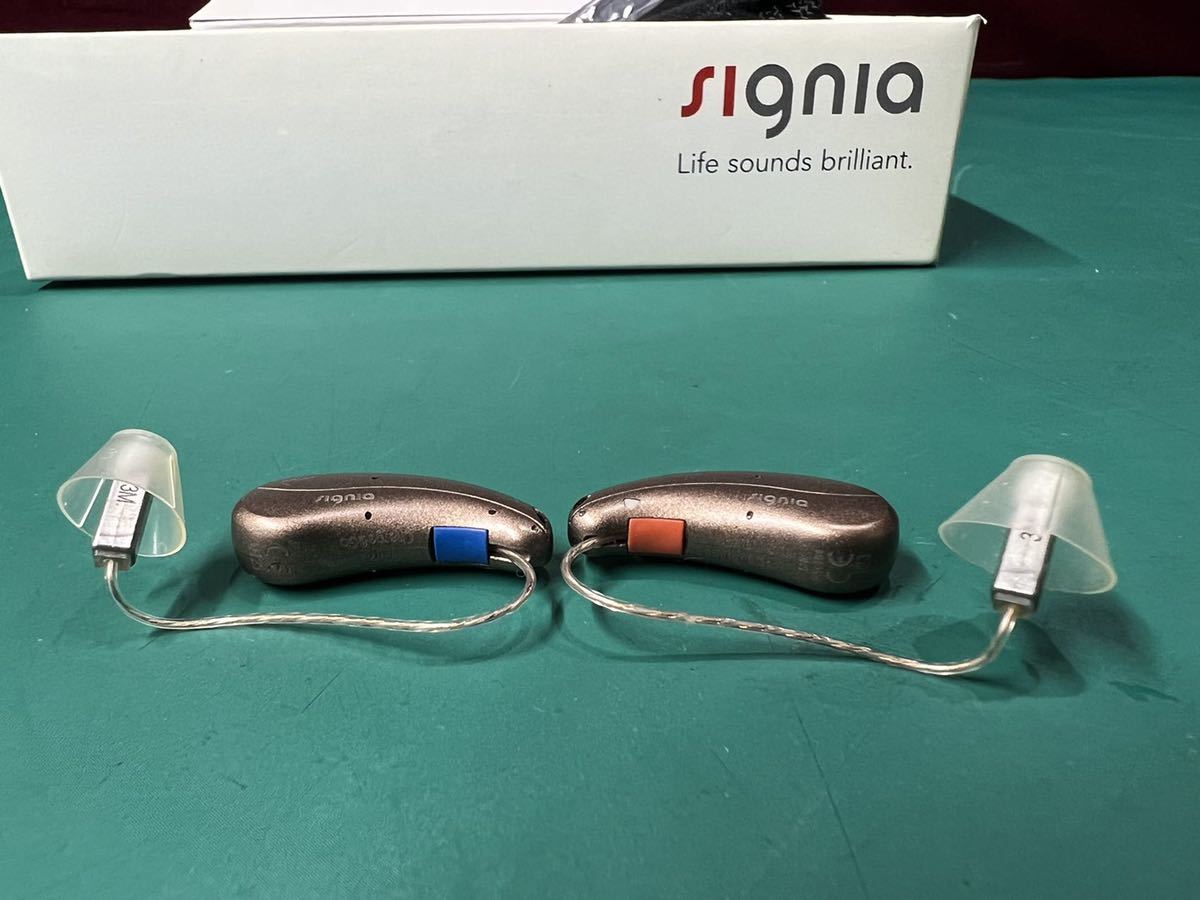 signia シグニア 補聴器 connexx 充電器/他付き 動作OK (80s) の signia シグニア 補聴器 connexx 充電器/他付き 動作OK (80s) の