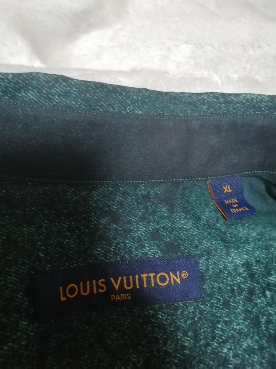 XL size whole surface monogram spread art . art highest . work instant . Louis Vuitton . understand glatiento monogram spray pattern shirt 