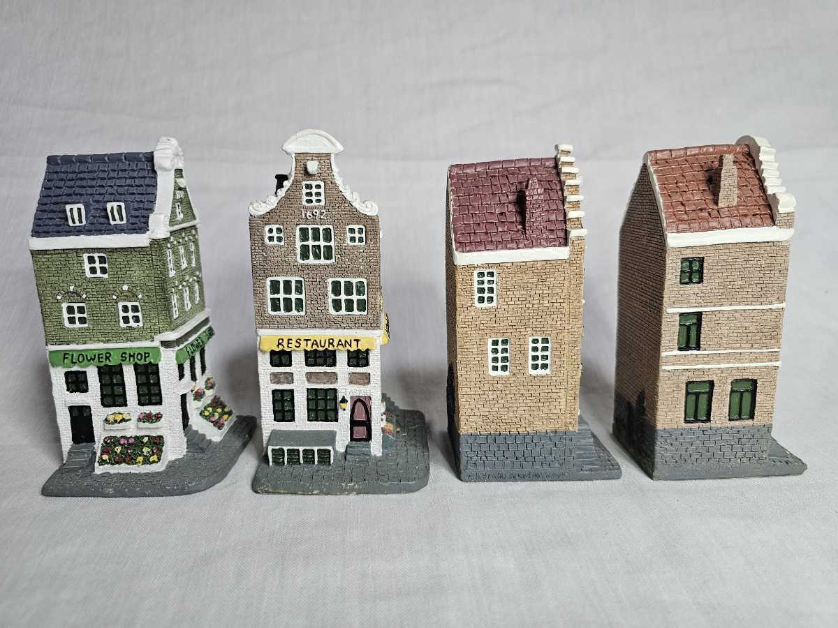 holland souvenir ミニチュアハウス 樹脂製 4個セット 花屋 レストラン 集合住宅_画像2
