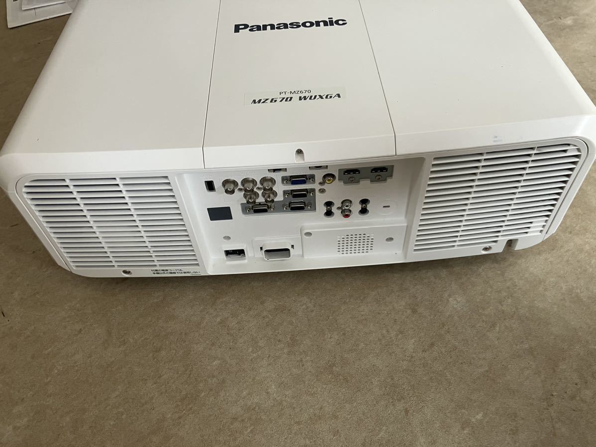 Panasonic プロジェクター PT-MZ670J （以前の出品から写真追加）_画像4