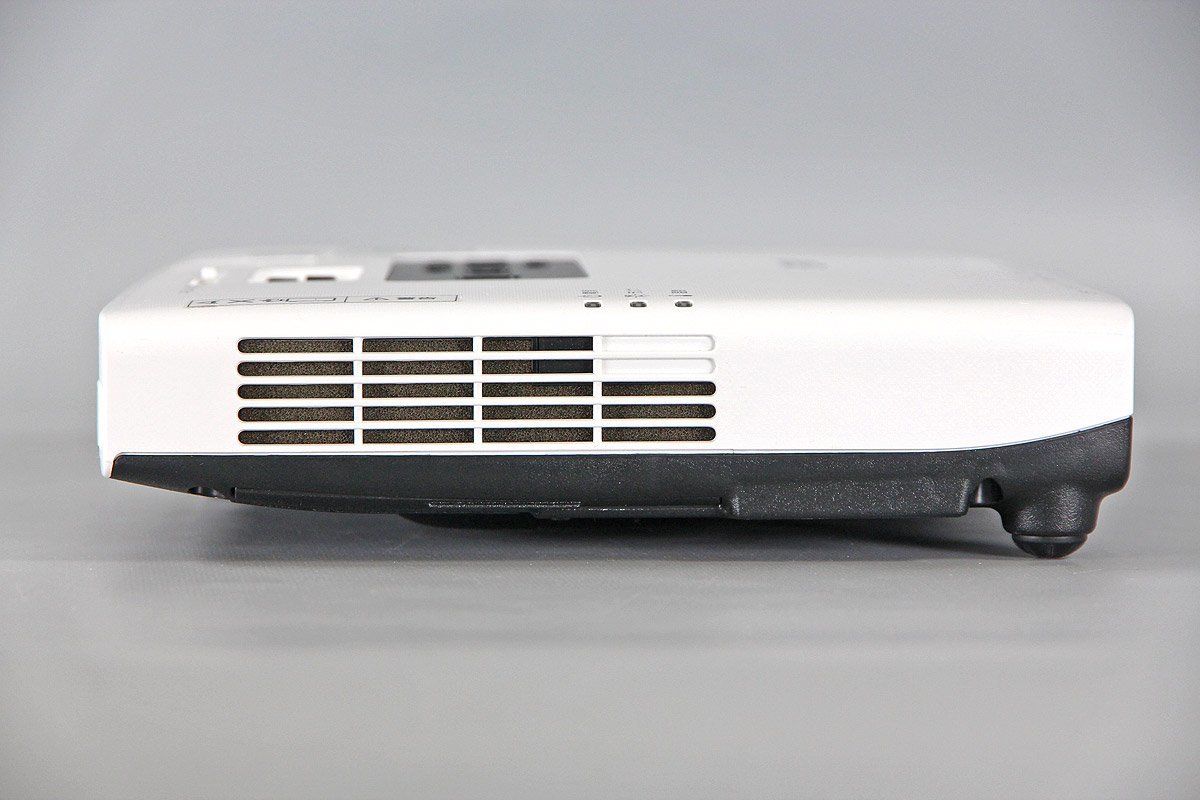EPSON プロジェクター EB-1761W|ランプ時間:602h|2600ルーメン EPSON プロジェクター EB-1761W|ランプ時間:602h|2600ルーメン