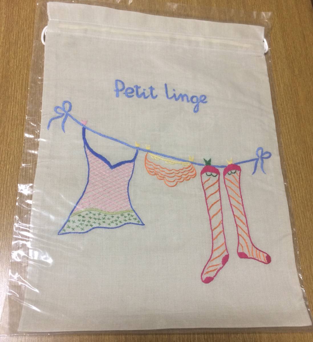 即決新品巾着ポーチ刺繍ベージュカラフルランジェリープチギフト小物入れ旅行手刺繍お嬢様モテ女子力 代購幫 即決新品巾着ポーチ刺繍ベージュカラフルランジェリープチギフト小物入れ旅行手刺繍お嬢様モテ女子力 代購幫