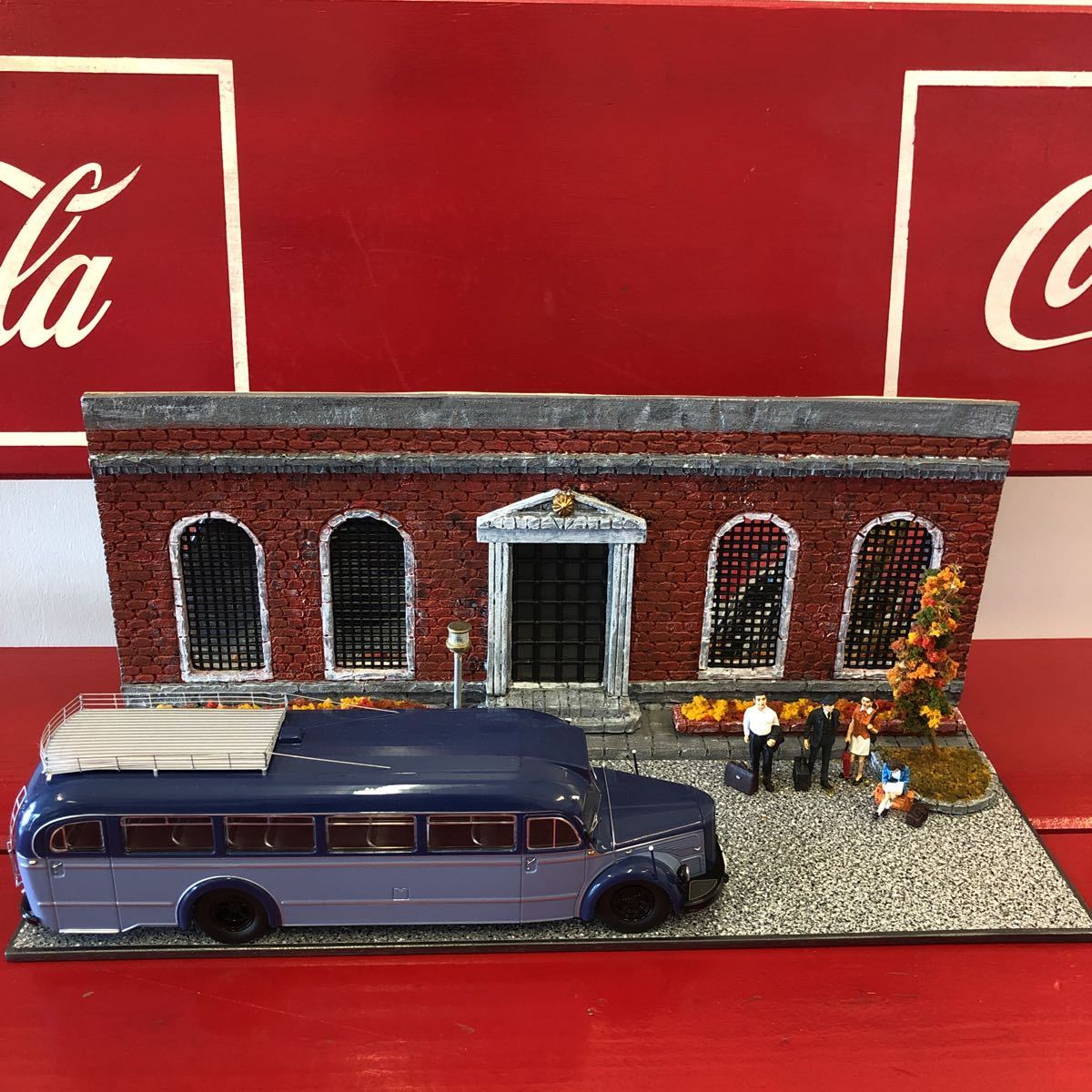 シュコー☆1/43 ジオラマ メルセデス ベンツ & ジオラマSET シュコー☆1/43 ジオラマ メルセデス ベンツ & ジオラマSET