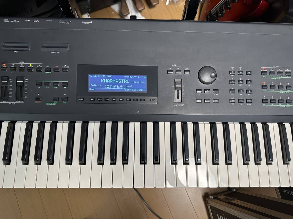 即戦力のおまけ付き 名機 YAMAHA SY99 フルオーバーホール 液晶交換 FDD Emu装備等々 ハードケース付きパーフェクトコンディション_画像3