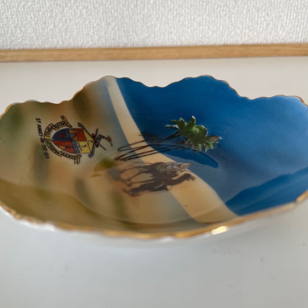 オールドノリタケ・八片皿・１９１１年・英国輸出・１３.３cm×３.３cm・ライドオンキャメル（昼）・紋章入り・希少