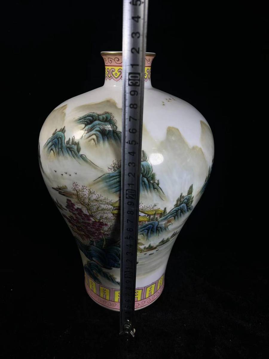 日本限定モデル】 磁器【清乾隆琺瑯彩蒔絵山水人物梅瓶です】工芸品