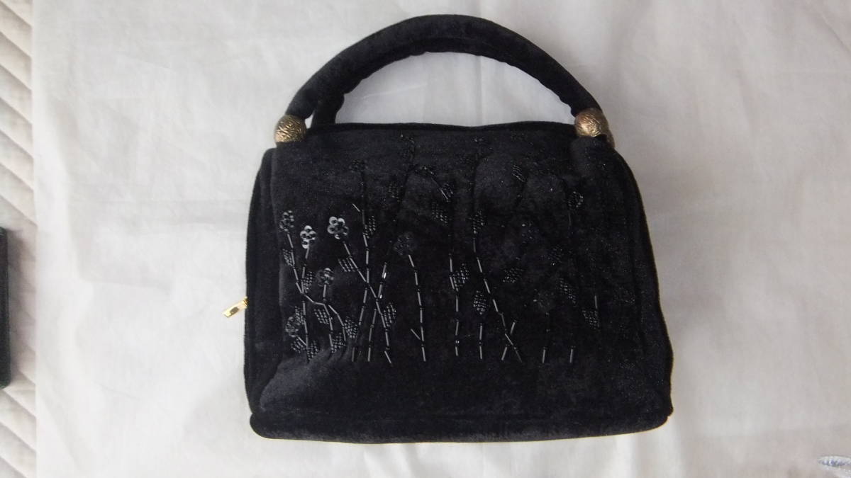  Vintage retro manner handbag beads black back 
