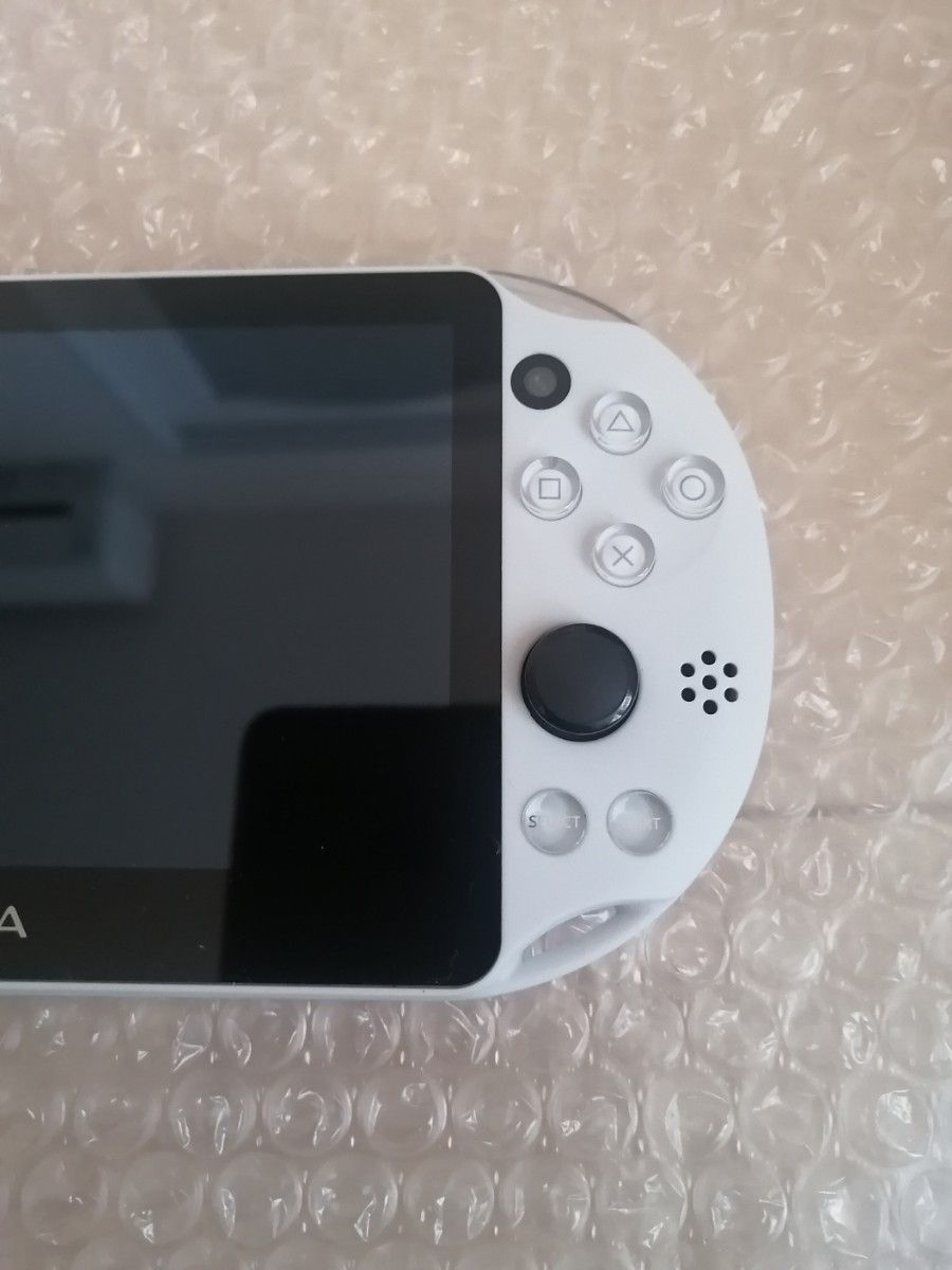 美品 PS Vita Wi-Fiモデル グレイシャー・ホワイト PCH-2000ZA22