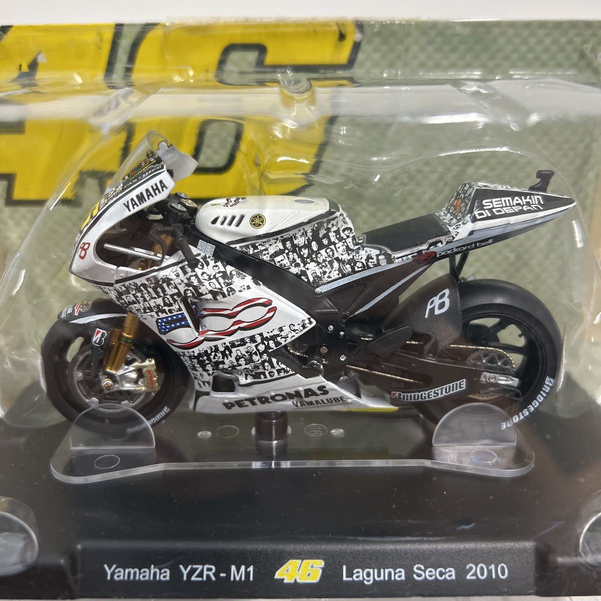 LEO MODELS 1/18 YAMAHA YZR-M1 #46 Laguna Seca 2010年 MotoGP FIAT ヤマハ V.Rossi バイク ミニカー ヴァレンティーノ・ロッシ_画像2