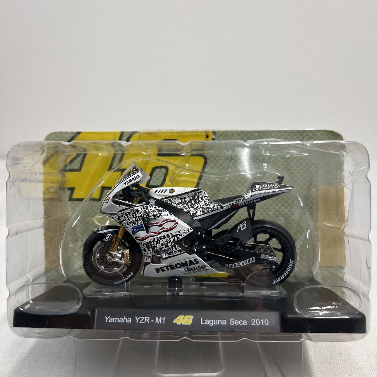 LEO MODELS 1/18 YAMAHA YZR-M1 #46 Laguna Seca 2010年 MotoGP FIAT ヤマハ V.Rossi バイク ミニカー ヴァレンティーノ・ロッシ_画像1