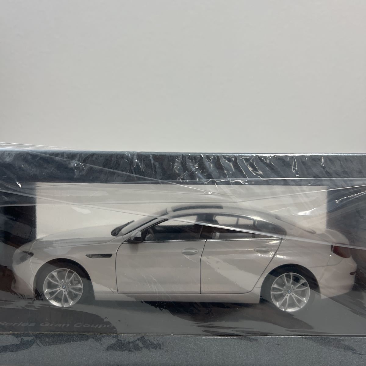 BMW ディーラー特注 1/18 BMW 6 Series Gran Coupe Mineral White 6シリーズ グランクーペ F06 640i 650i ホワイト ミニカー モデルカー_画像7