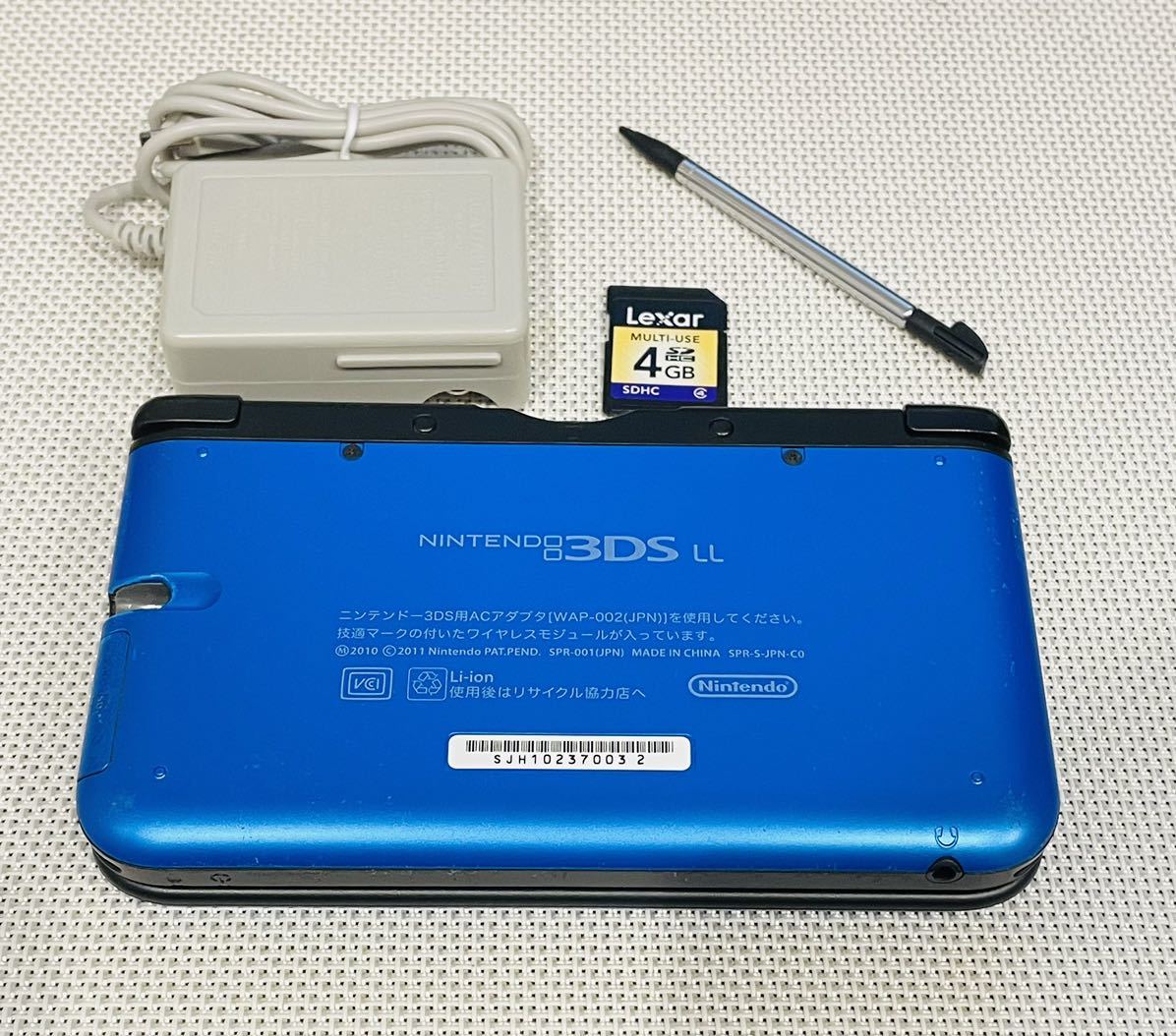 ニンテンドー3DS LL ブルーブラック　本体動作品　送料無料　Nintendo 3DS 任天堂 付属品付き_画像2