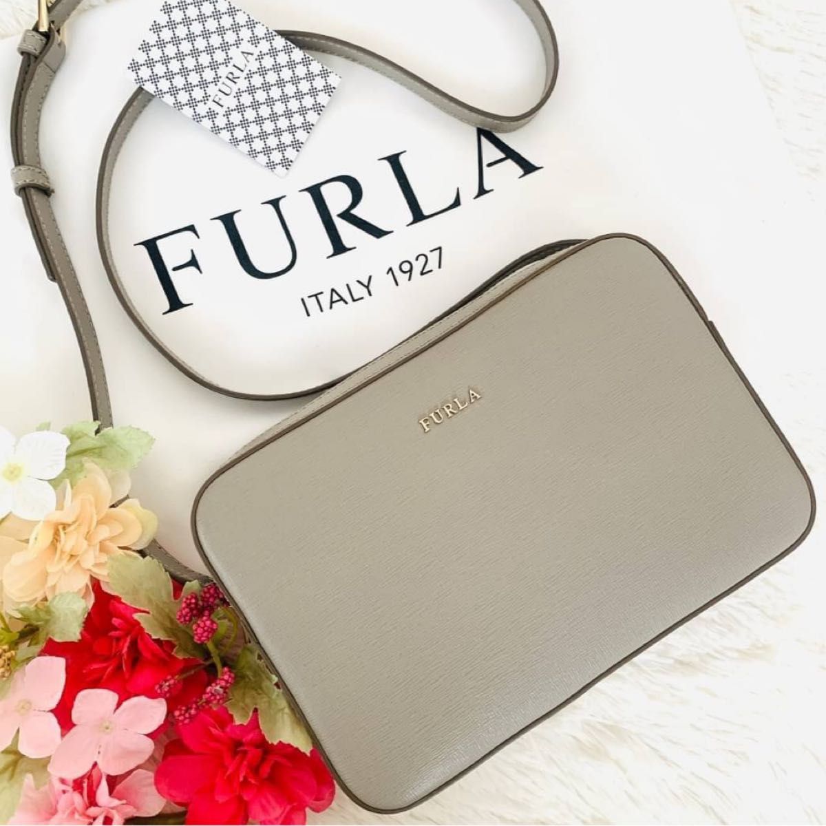 美品 FURLA フルラ リリー カメラバッグ ショルダーバッグ グレージュ