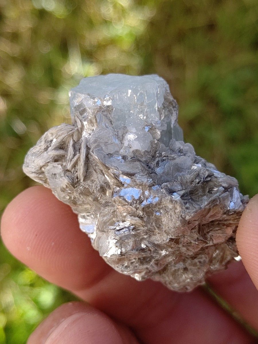 パキスタン 産 アクアマリン + モスコバイト 共生 原石 鉱物標本