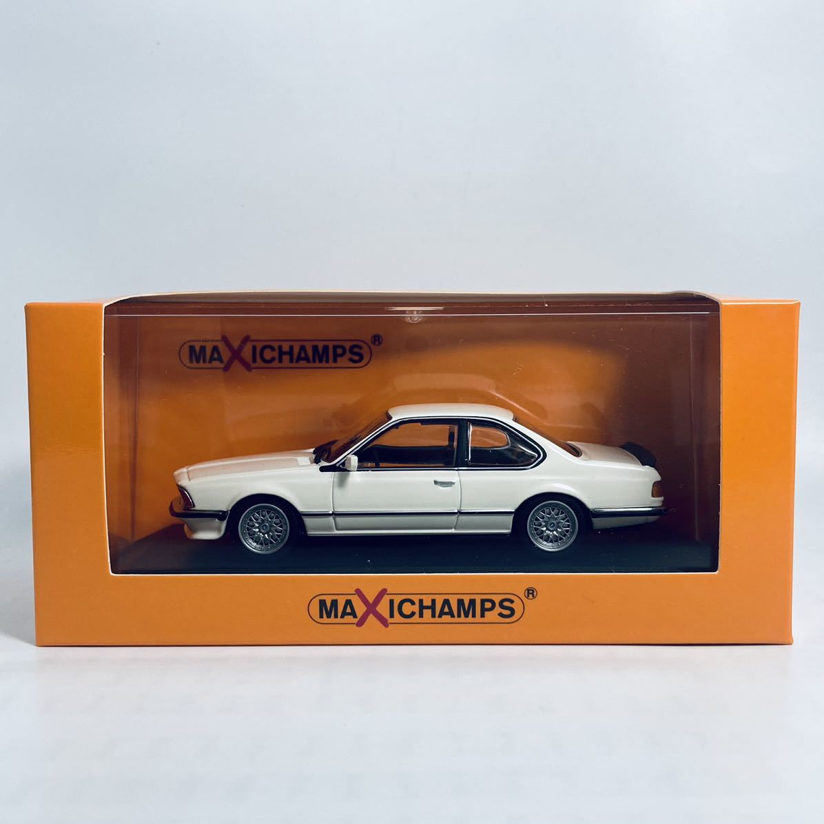 MAXICHAMPS ミニチャンプス  年式 E型 BMW  CSi ホワイト
