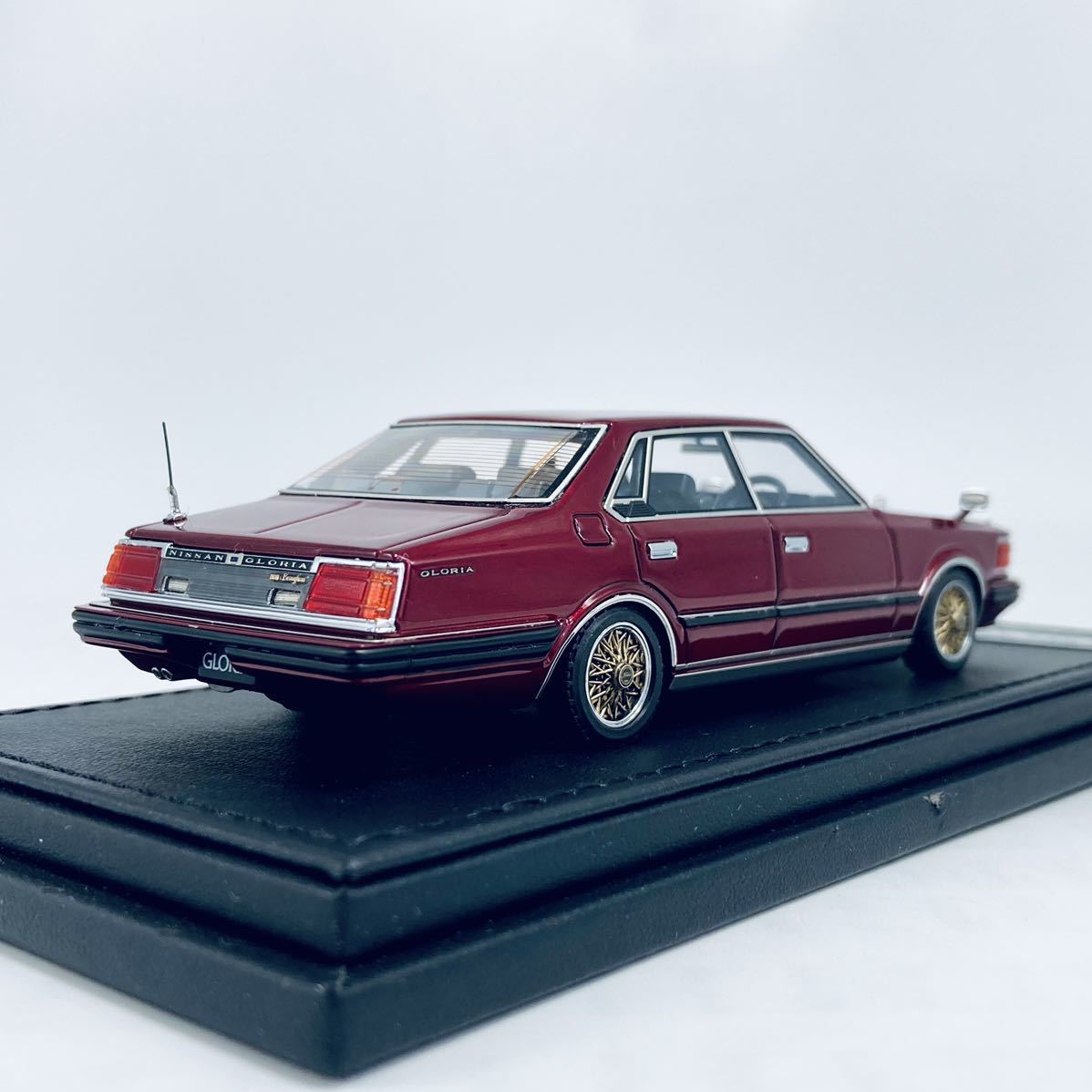 絶版品 イグニッションモデル 1/43 430型 日産 グロリア 4ドア ハード