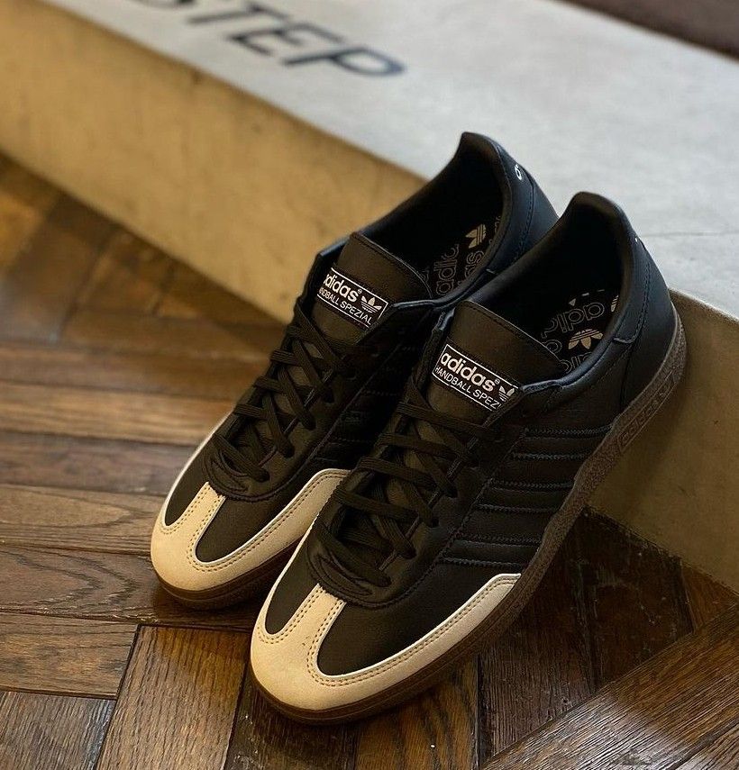 代引き不可 【新品】adidas HANDBALL SPEZIAL ブラック 23.5cm - 靴