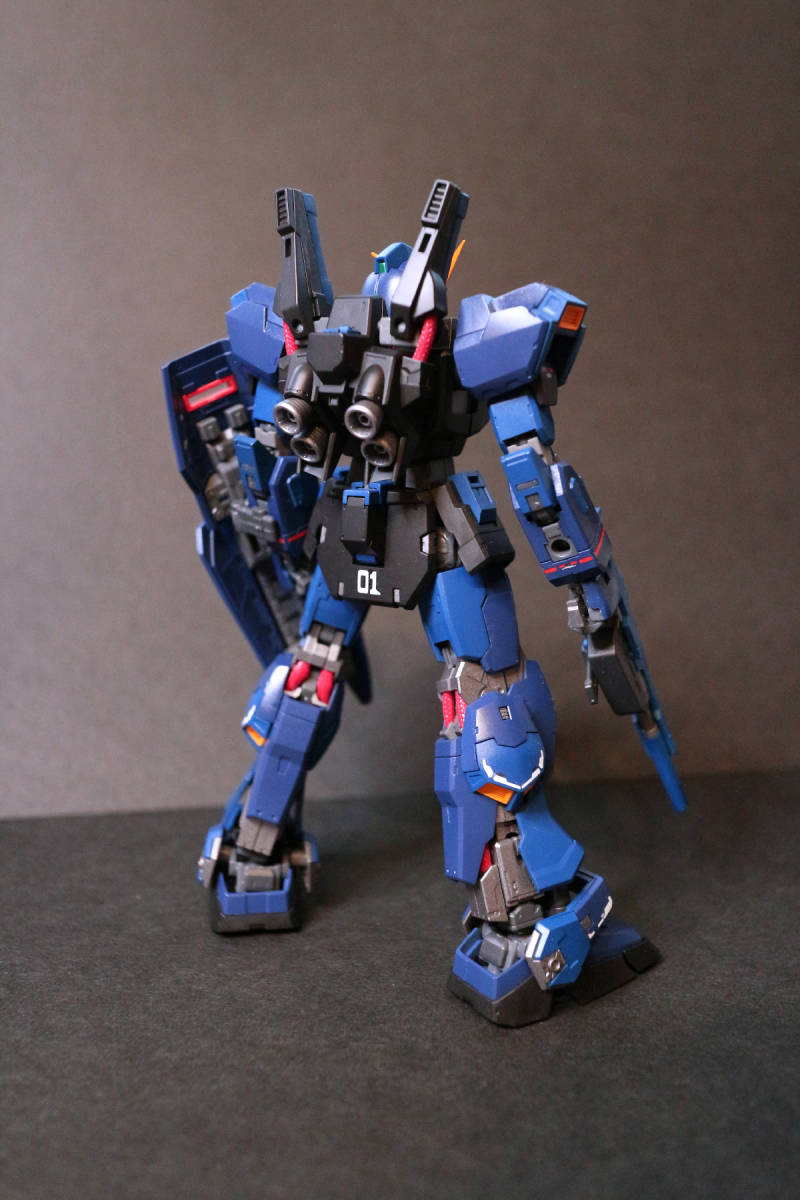 ★1/144 RG ガンダムMk-II（ティターンズ仕様） 塗装改造完成品_画像3