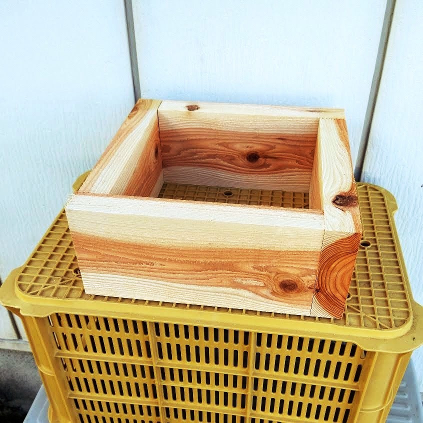 日本ミツバチ　重箱式　巣箱材　杉　24枚　ビスセット　蜜蜂　みつばち　巣箱　重箱　継箱　a_画像4