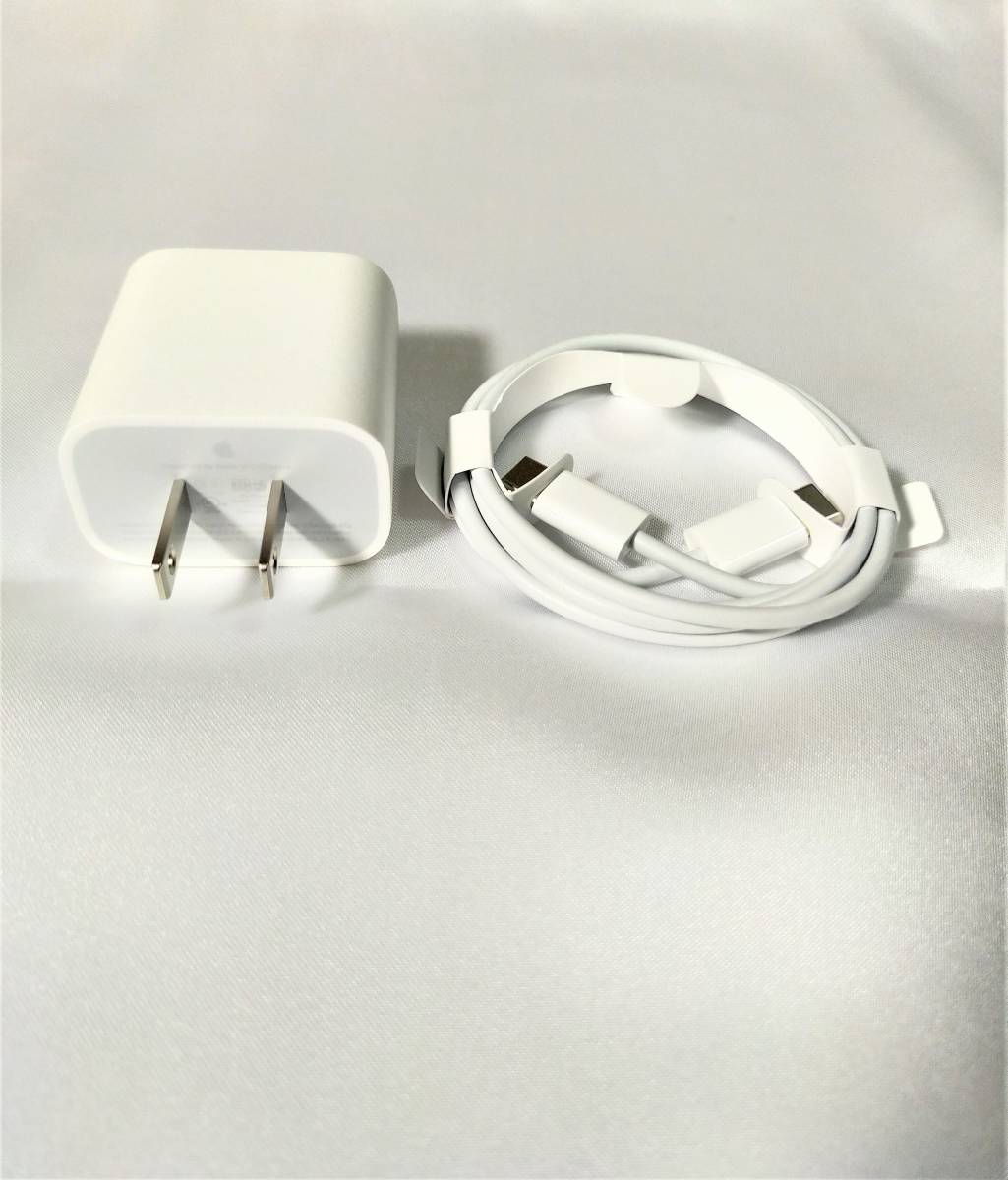 【送料無料　未使用に近い】apple純正　電源アダプタ 18W MODELA1720 USB-C ライトニングケーブル_画像1