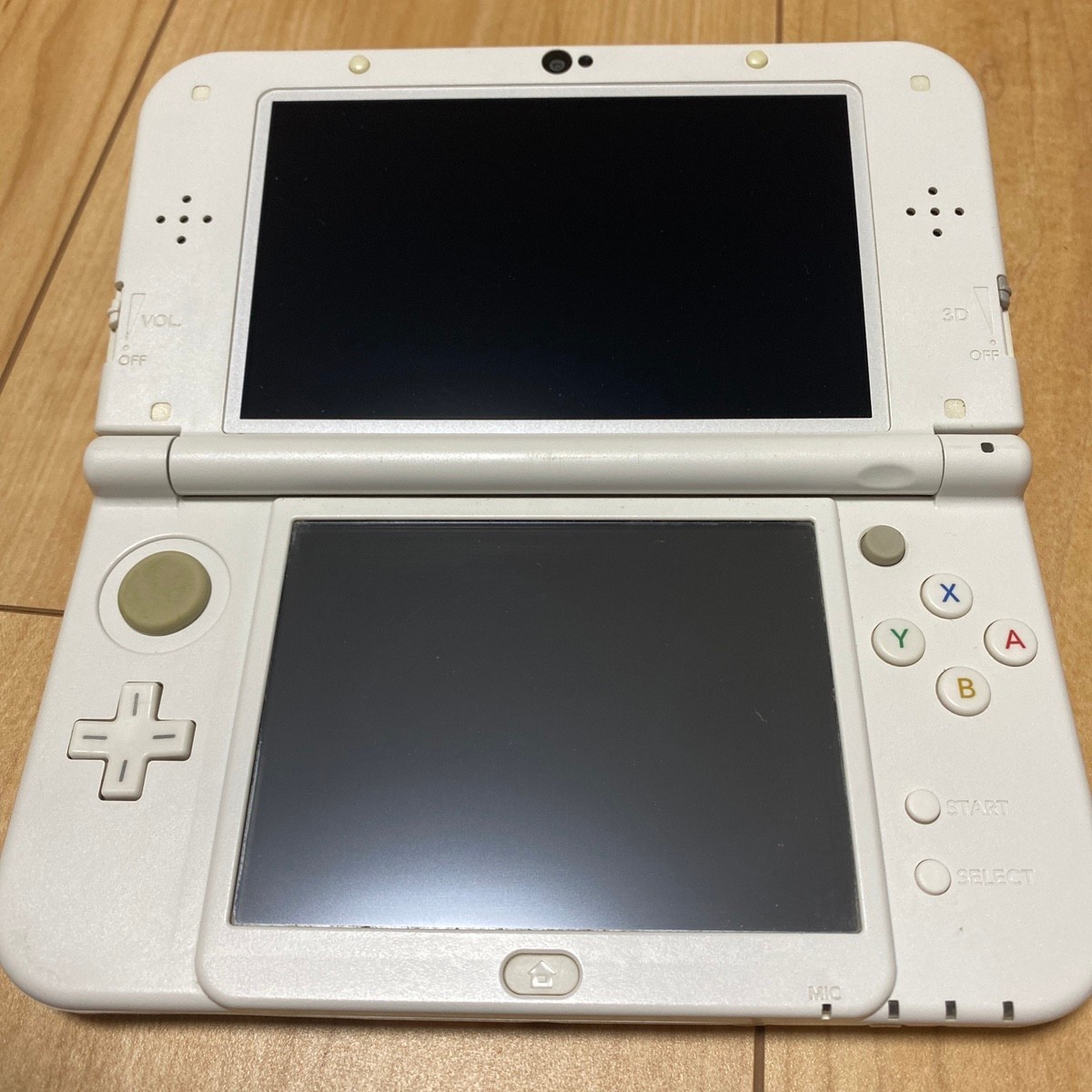 [ rare soft + body set ]New 3DS LL white 1 2 ps + charger 